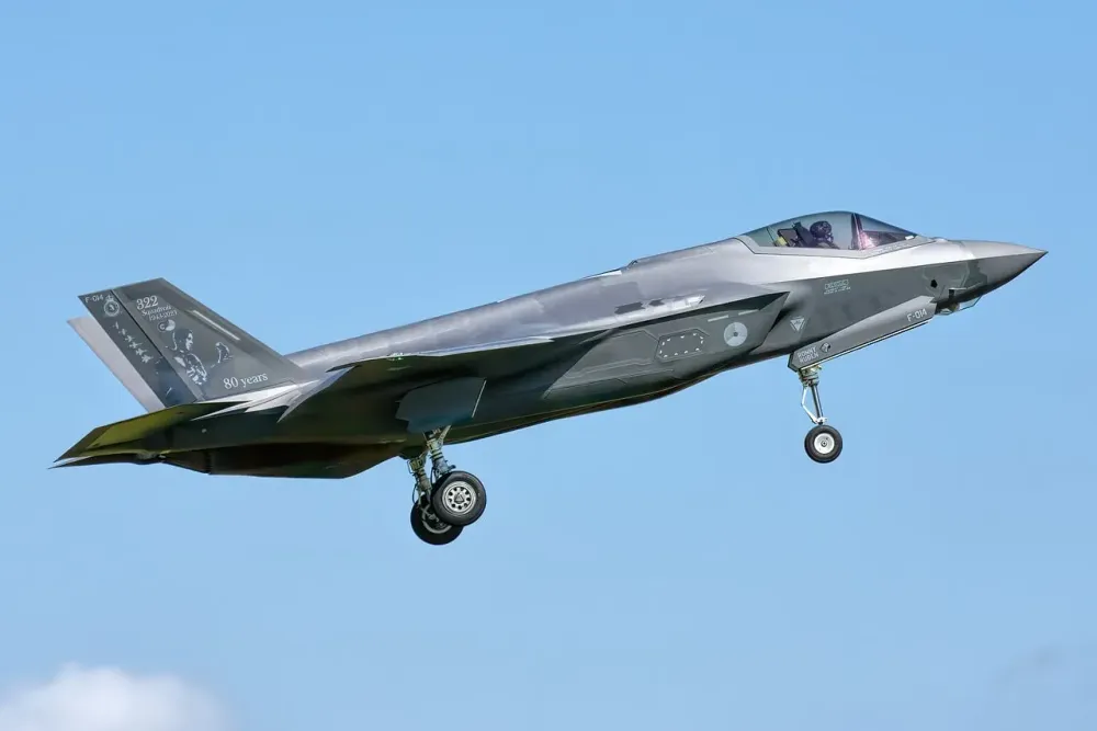 f-35, jet, stealth, nature, plane, aircraft, military, fighter, f-35a, aviation, flying, flight, airplane, f35, sky, speed